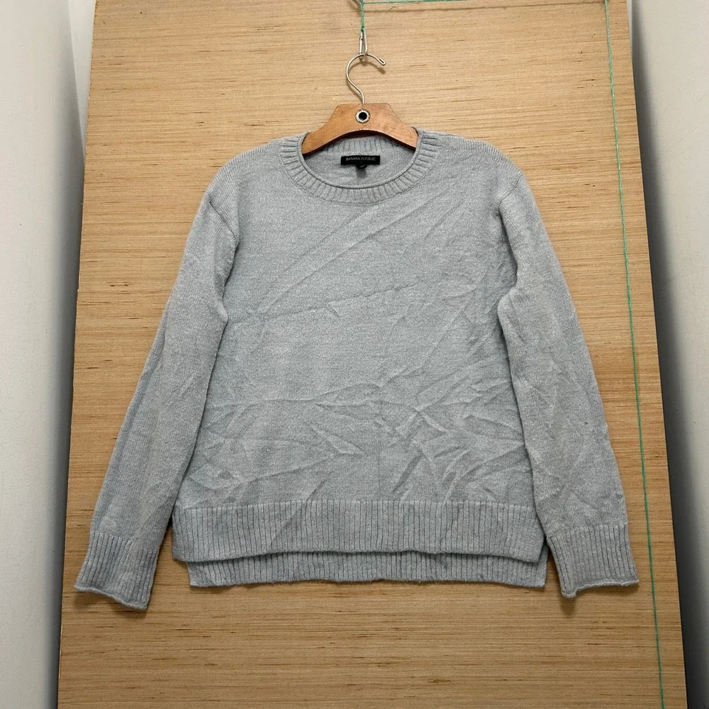 Banana Republic Mens Small Light Gray Heather Crewneck Knit Sweater Side Slits